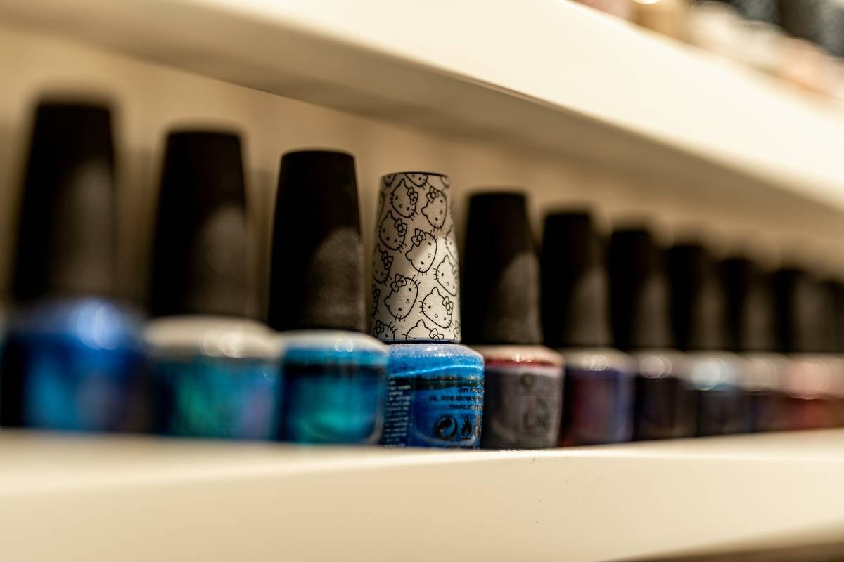 Infographic comparing professional vs. consumer nail drills: RPM range, bit types, safety features, and typical use cases