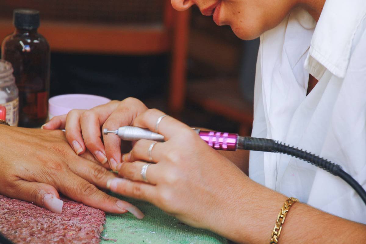 Infographic showing safe RPM ranges for different nail tasks: natural nail prep (5k-8k), acrylic removal (15k-20k), cuticle cleanup (8k-12k)