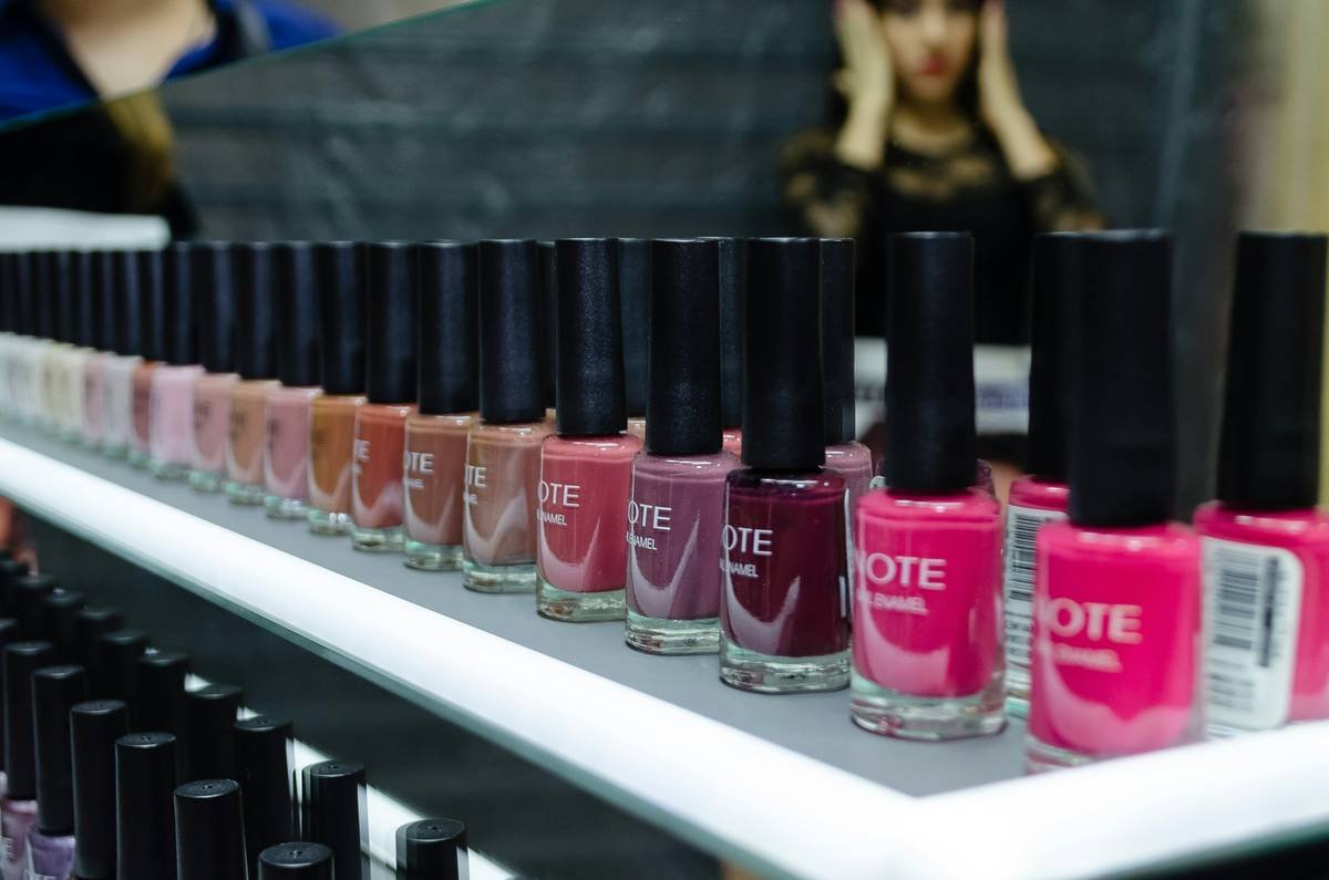 Why Your Salon-Level Shine Starts with an Advanced Nail Polisher (Not Magic)